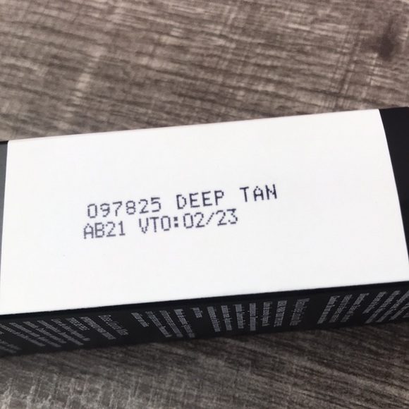 AT PLAY MATTE LIQUID MAKEUP DEEP TAN - Picture 6 of 13